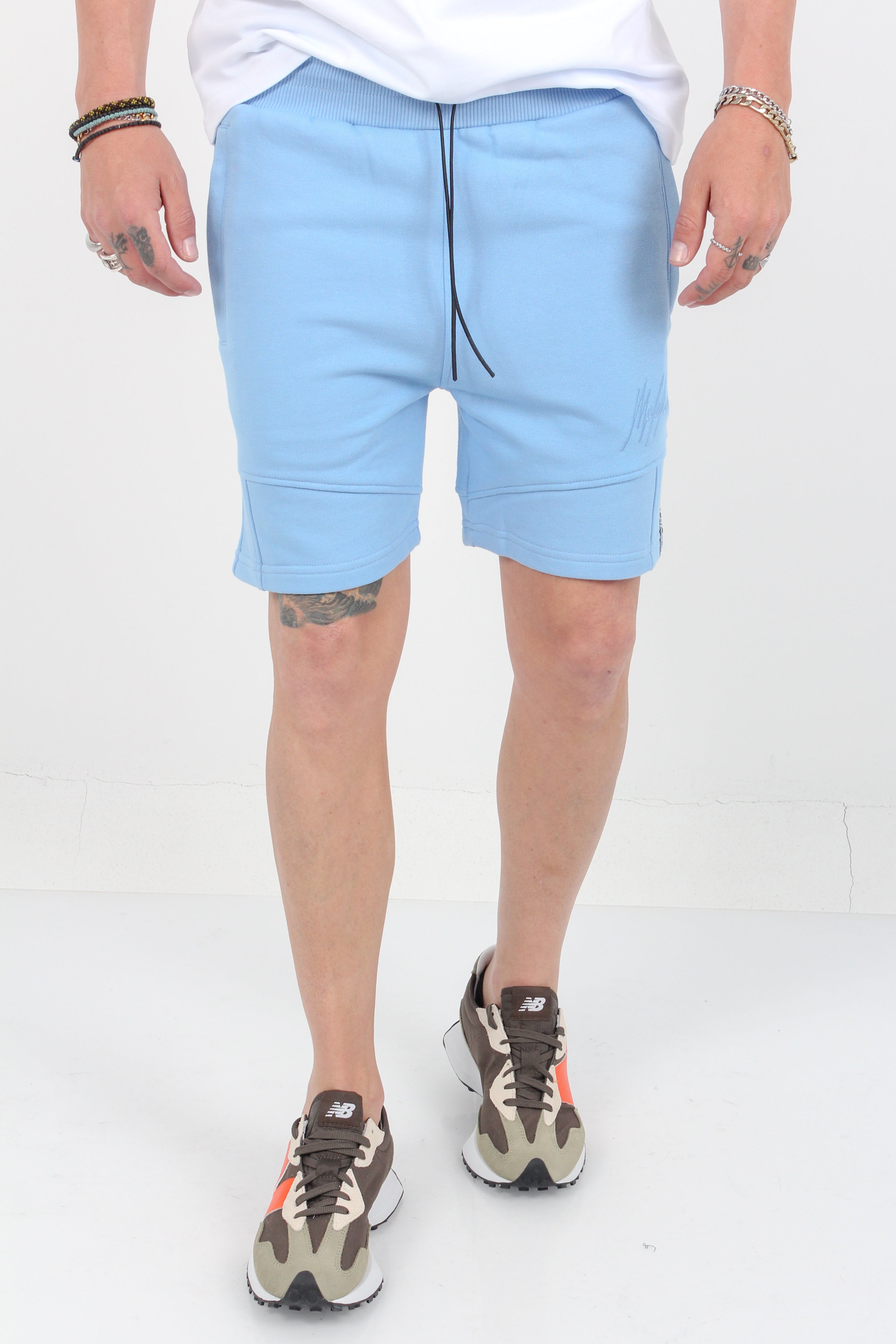 Essentials Shorts Futer - Malelions