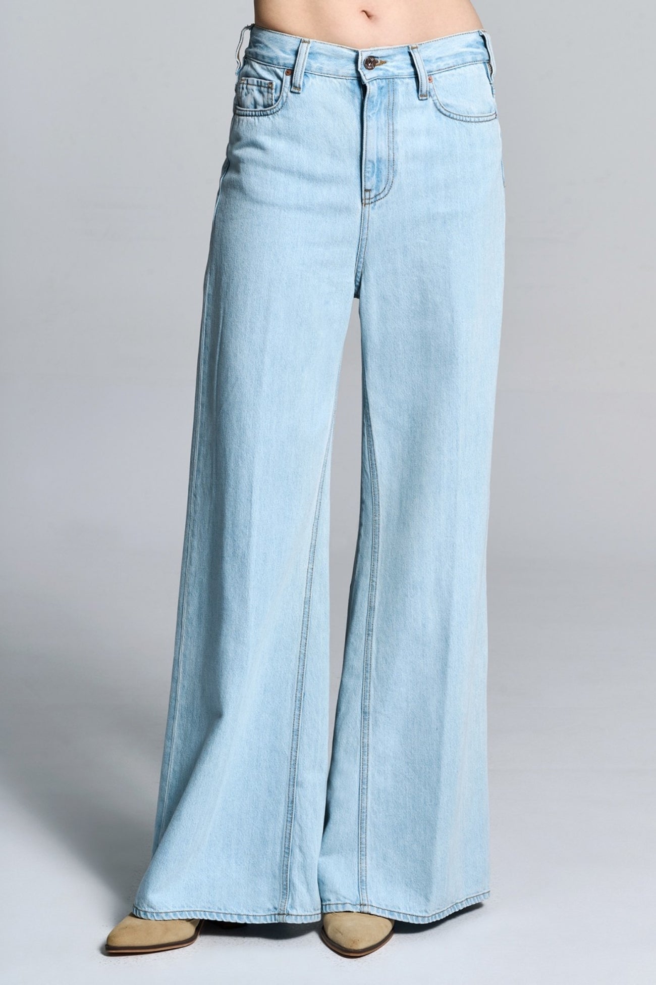 https://powersoft365customers.blob.core.windows.net/he48103-nat-jango-fashion-ltd/Models/24SS919848B4-TZH.jpg