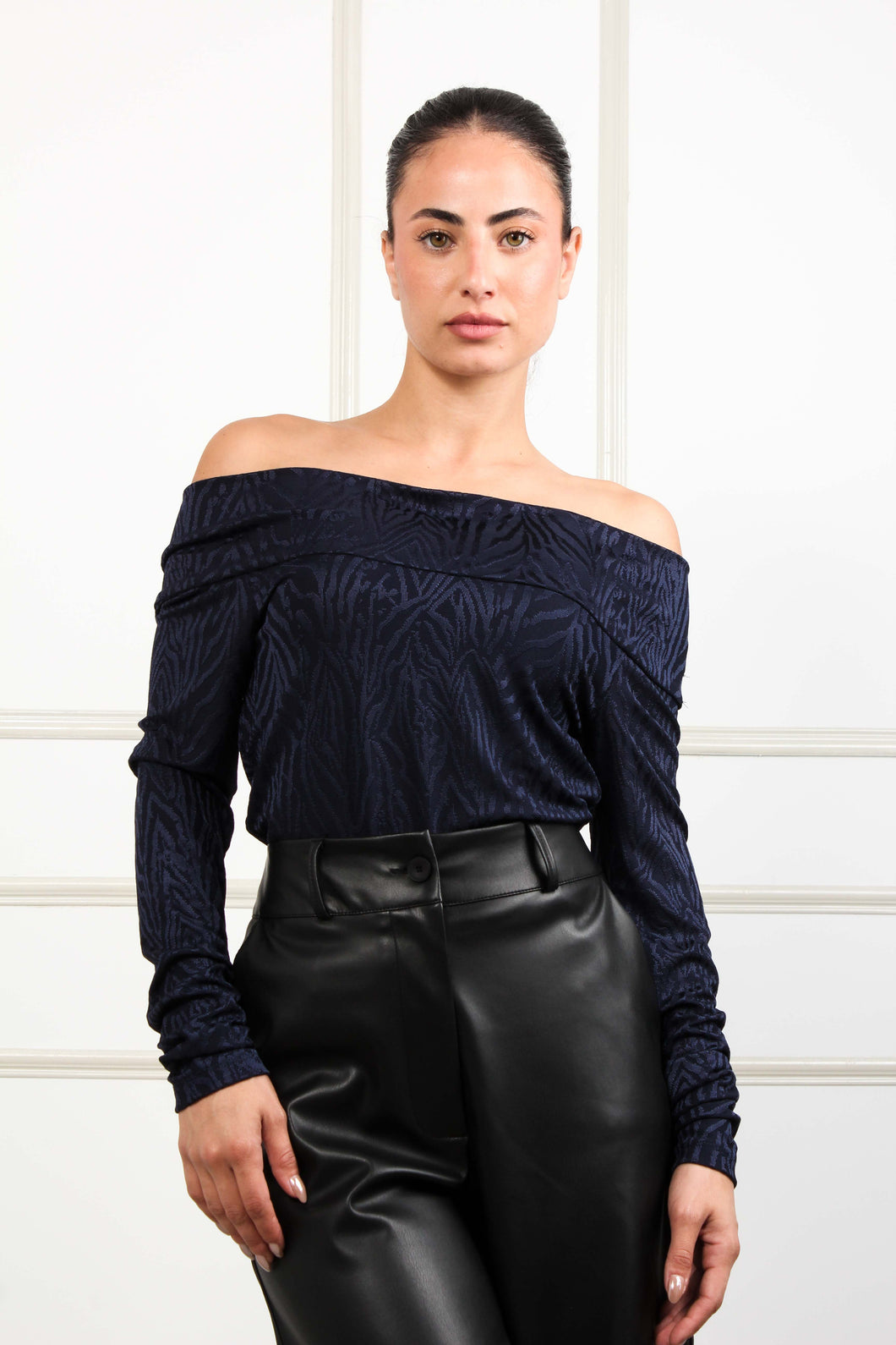 TOP WITH LOOSE SHOULDERS