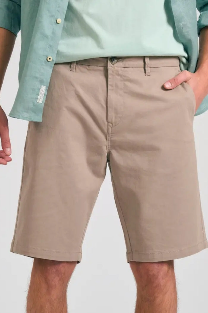 SHORTS CHINOS