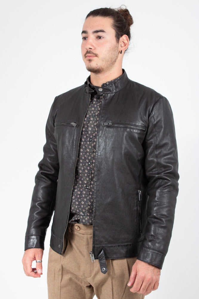 BLACK / 48