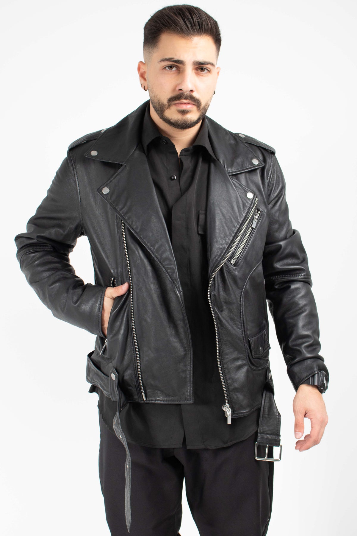BLACK / 46