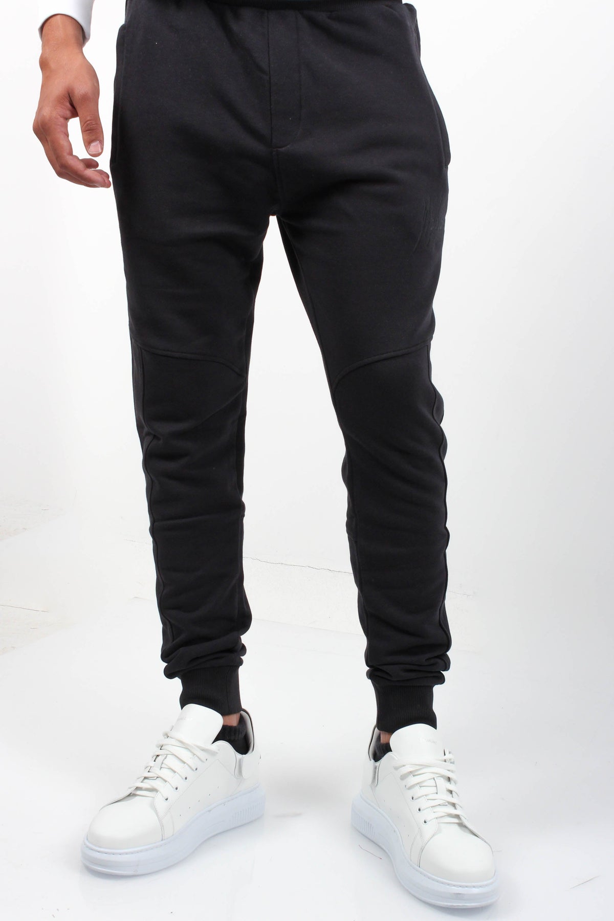 BLACK / S