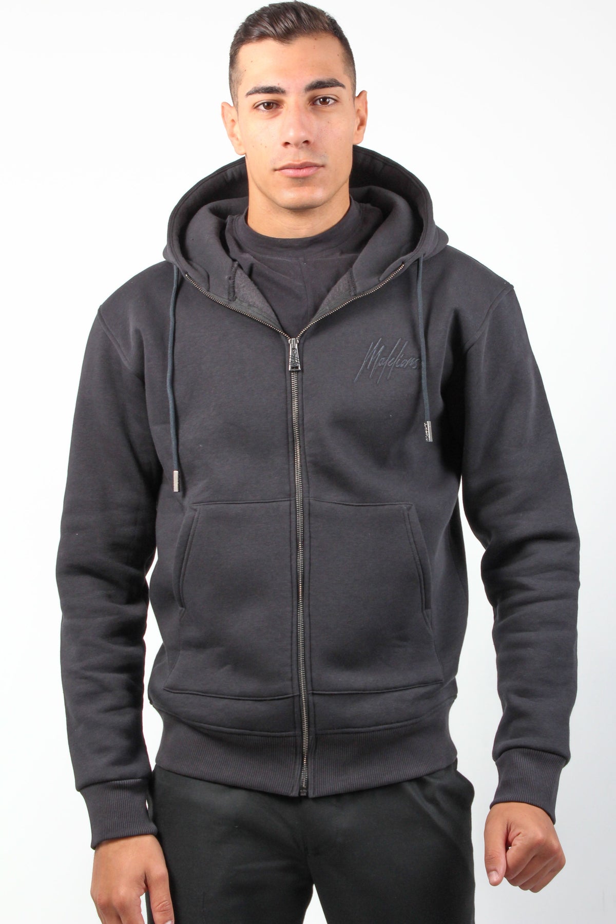 BLACK / M