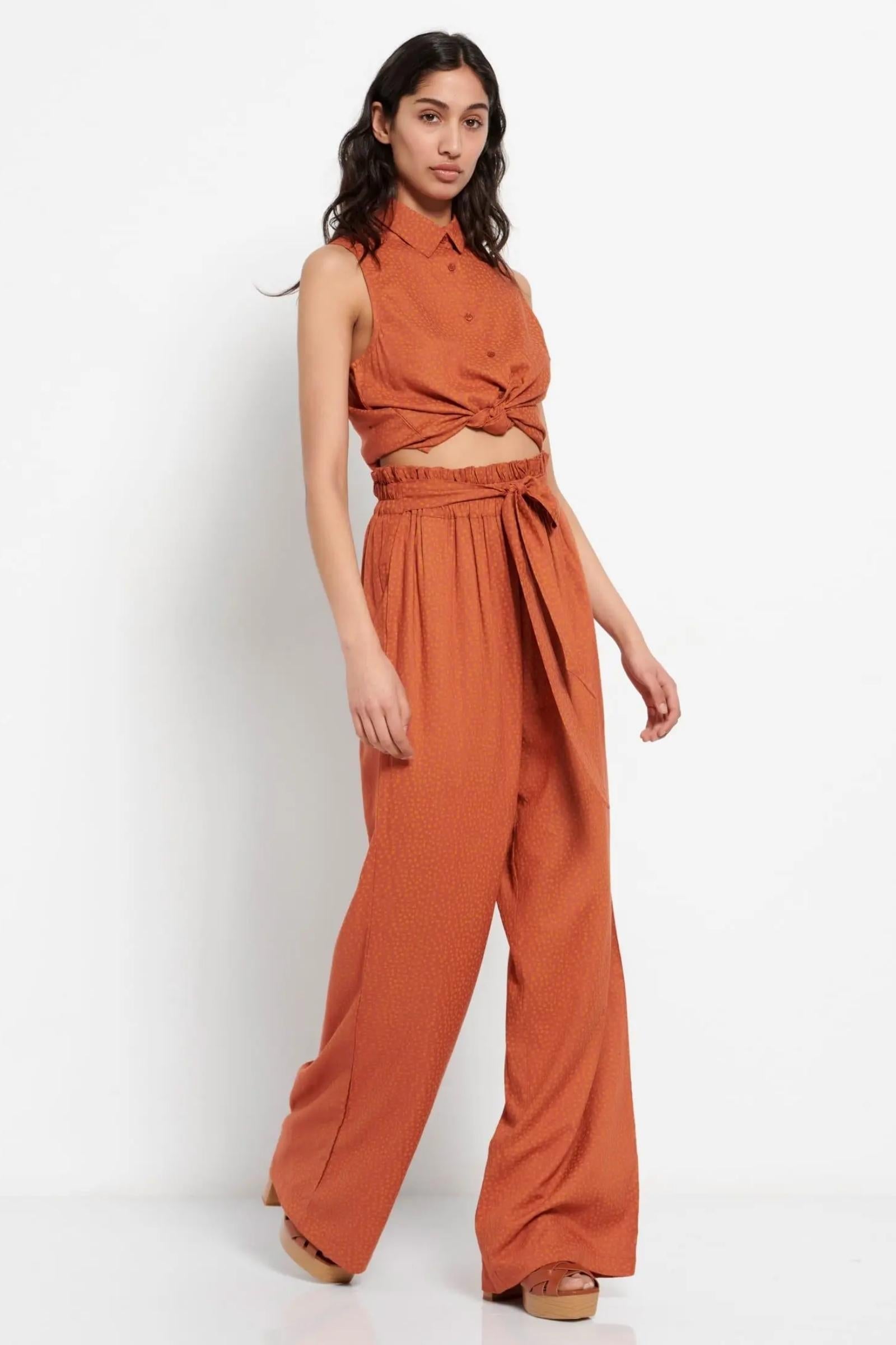 https://powersoft365customers.blob.core.windows.net/he48103-nat-jango-fashion-ltd/Models/23SFBL007-120-02-BLA_2.jpg