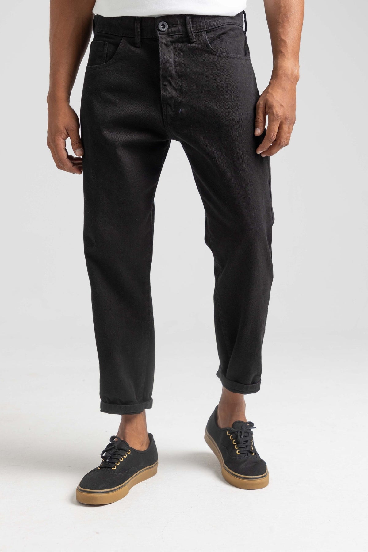 BLACK / 29