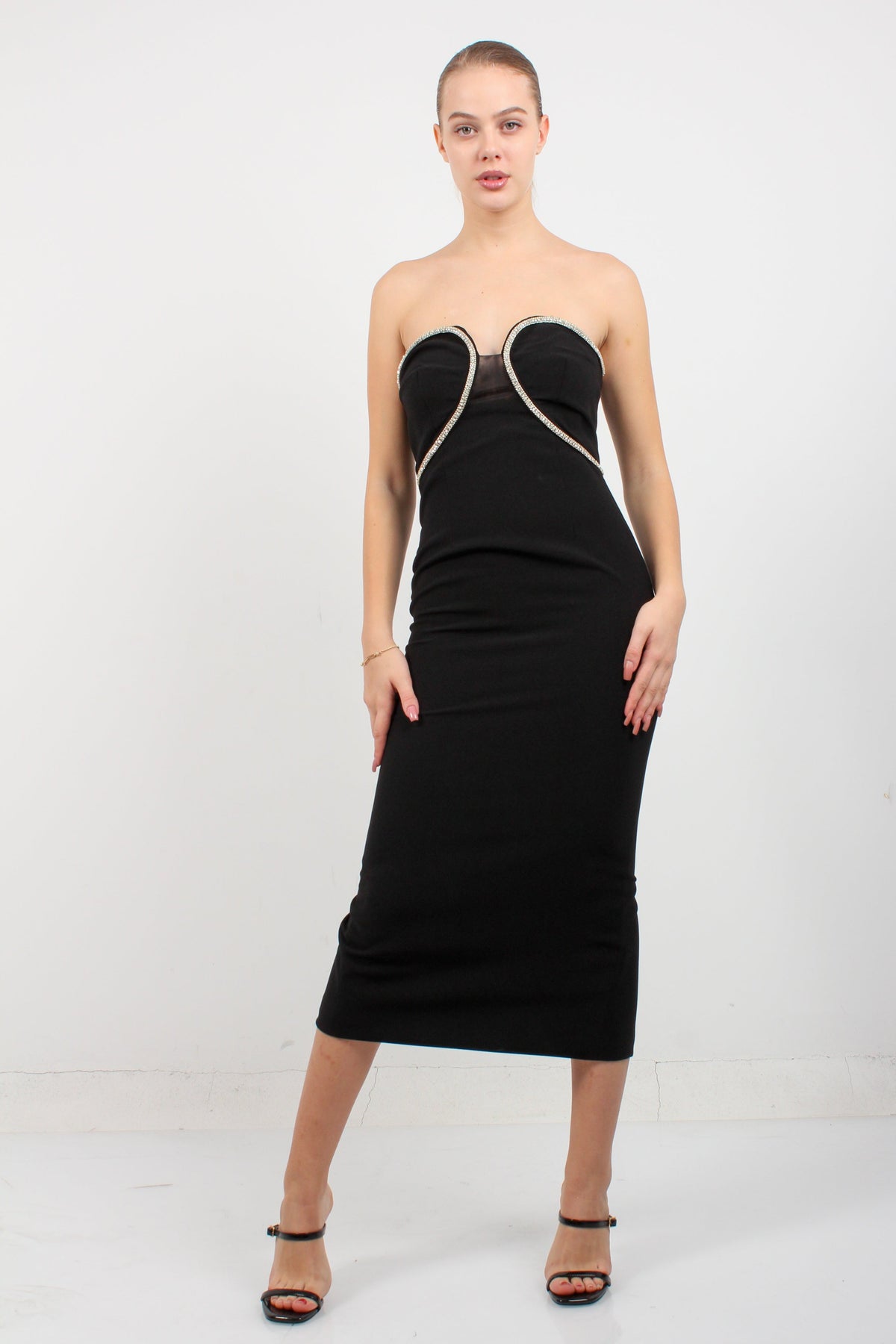 https://powersoft365customers.blob.core.windows.net/he48103-nat-jango-fashion-ltd/Models/23WEL00005-RED.jpg