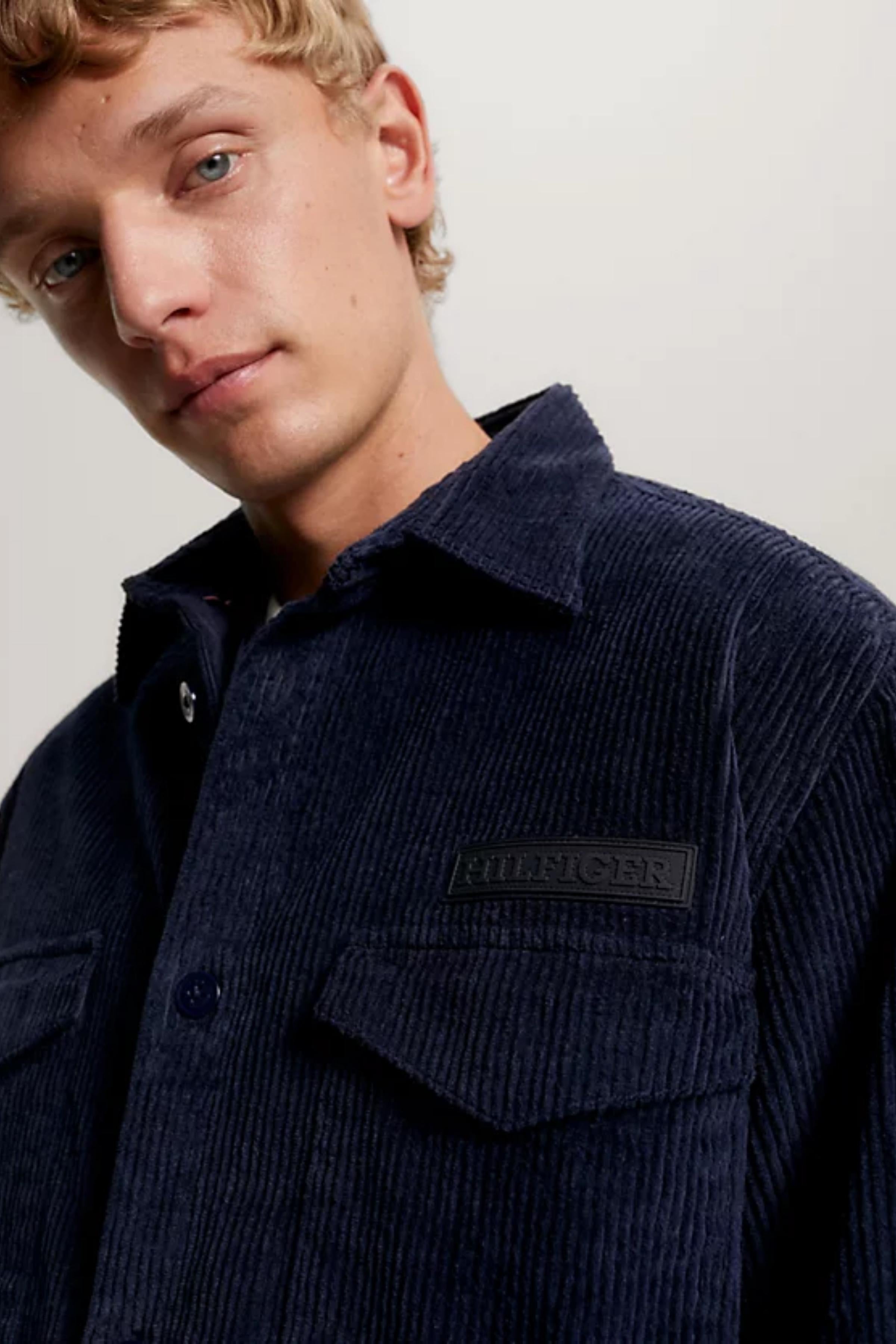 23WTH32903