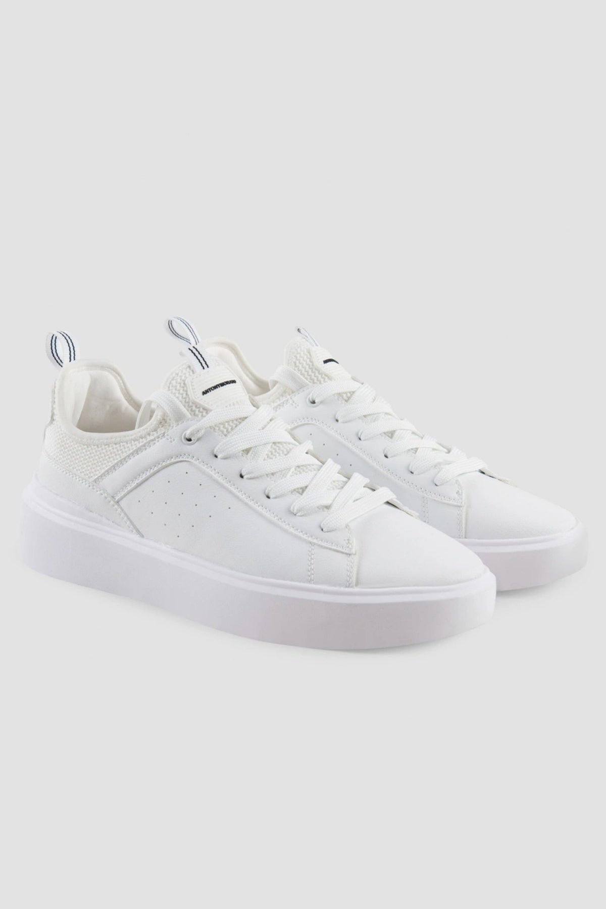 WHITE / 40
