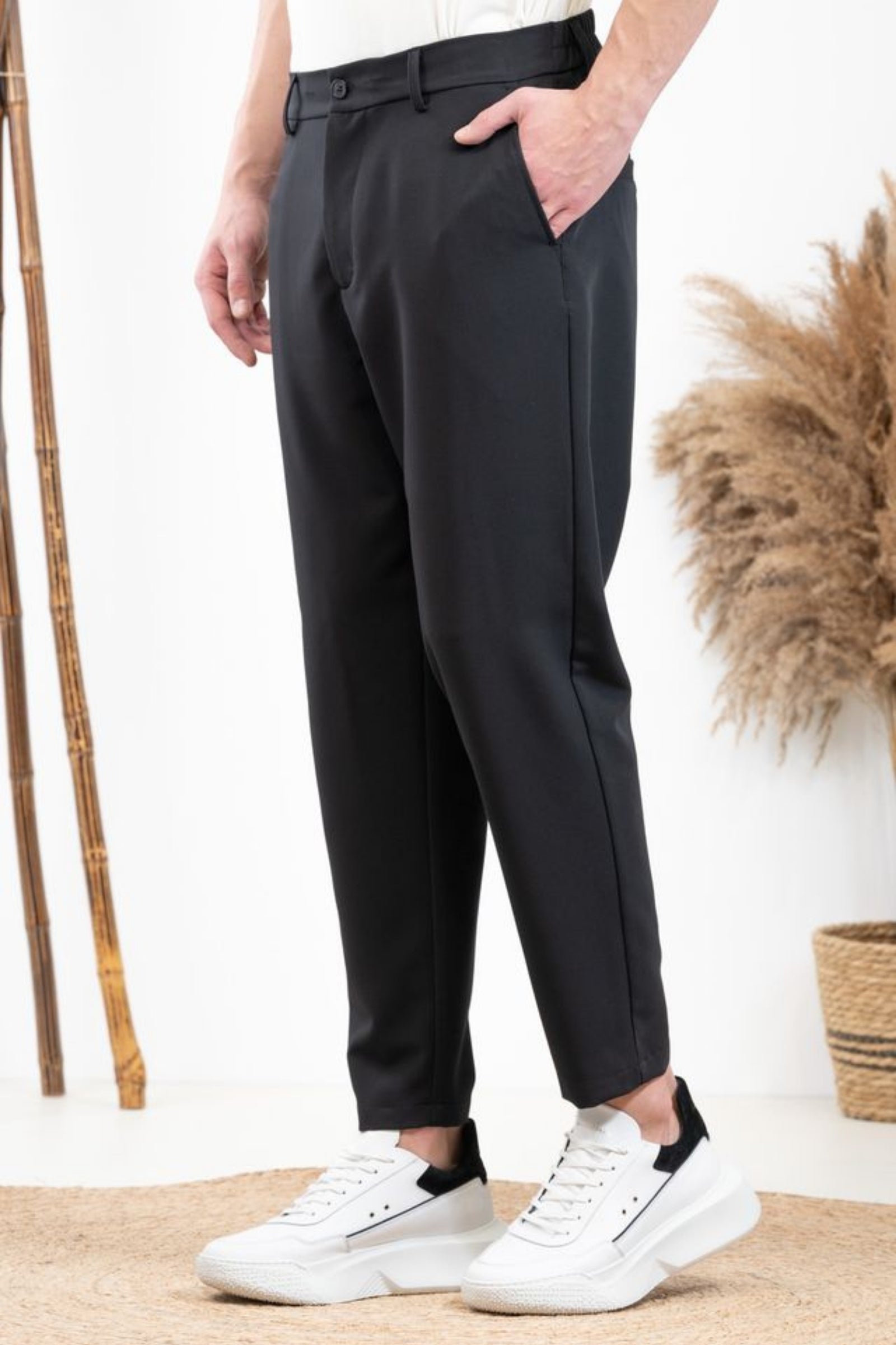 https://powersoft365customers.blob.core.windows.net/he48103-nat-jango-fashion-ltd/Models/24SVA500-24-DAMIANN-BLA.jpg
