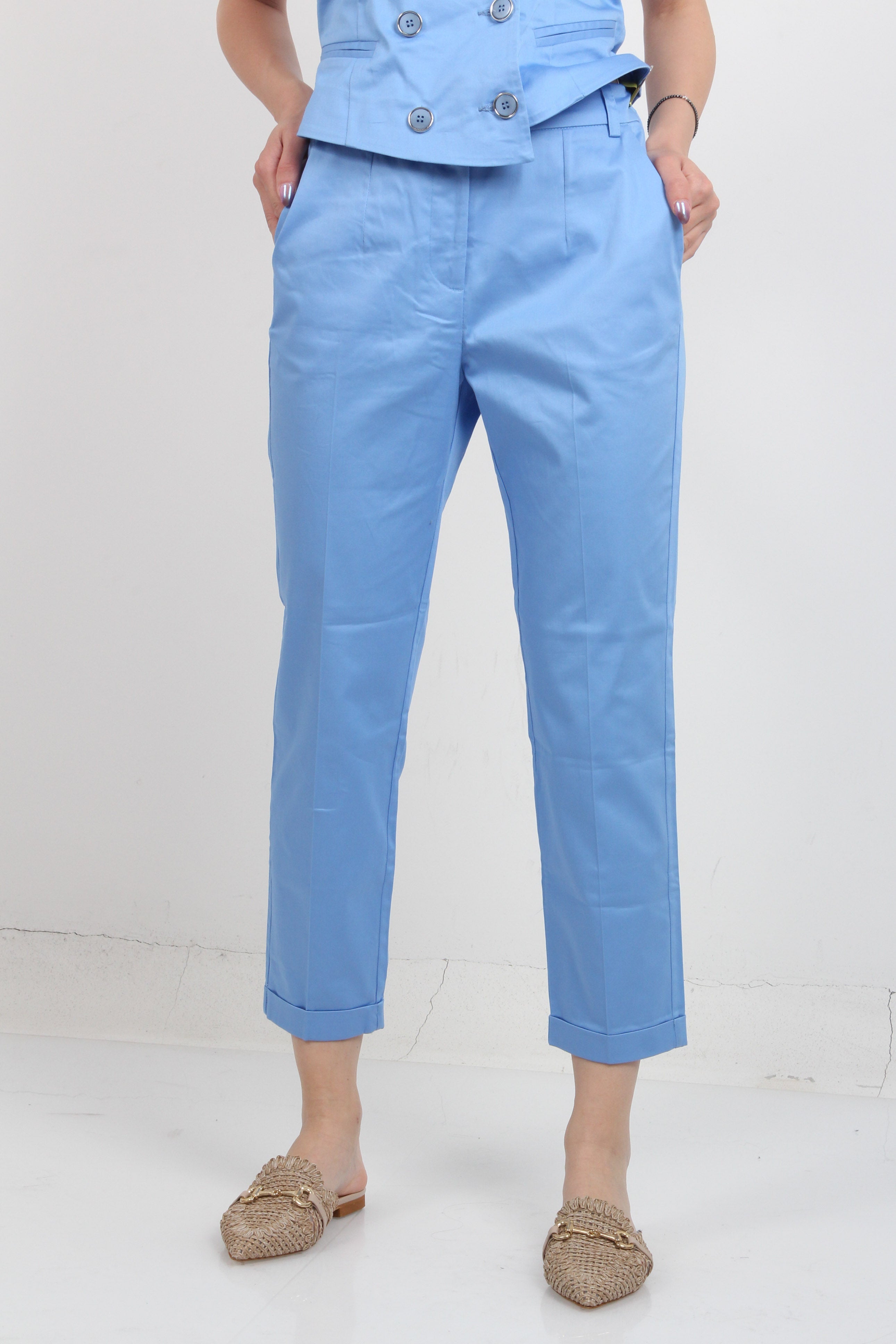 https://powersoft365customers.blob.core.windows.net/he48103-nat-jango-fashion-ltd/Models/24SWC11039-WHI_2.jpg