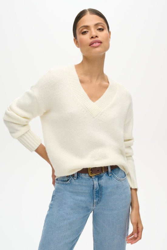Essential V Neck Knitted Top - Superdry