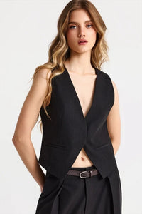 https://powersoft365customers.blob.core.windows.net/he48103-nat-jango-fashion-ltd/Models/26SFBL013-103-01-BLA_1.jpg