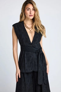 https://powersoft365customers.blob.core.windows.net/he48103-nat-jango-fashion-ltd/Models/26SFBL013-111-01-BLA.jpg