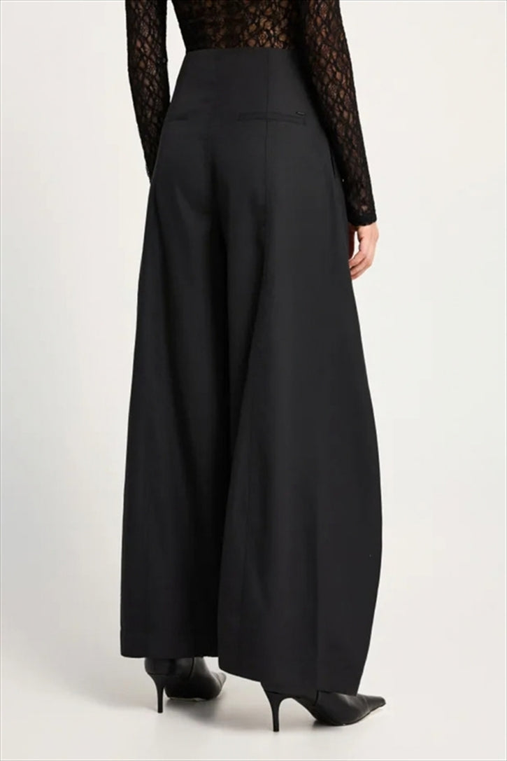 https://powersoft365customers.blob.core.windows.net/he48103-nat-jango-fashion-ltd/Models/26WFBL014-132-02-BLA_1.jpg