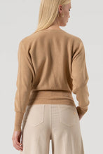 Load image into Gallery viewer, KNITTED TOP CROSSED