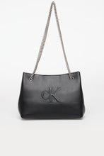 Load image into Gallery viewer, SCULPTED CHAIN SHOULDER BAG