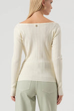 Load image into Gallery viewer, KNITTED TOP NECKLINE