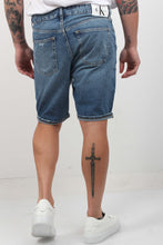 Load image into Gallery viewer, REGULAR SHORT JEANS