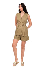 Load image into Gallery viewer, VEST WITH BELT