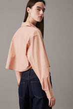 Load image into Gallery viewer, WOVEN LABEL CROPPED SHIRT