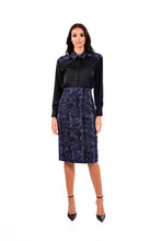 Load image into Gallery viewer, SATIN SHIRT WITH SNAKE PRINT ON THE COLLAR