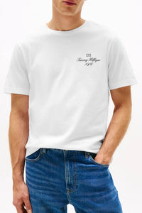 OUTLINE FLAG SCRIPT TEE