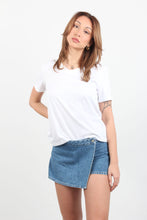 Load image into Gallery viewer, CK EMBRO BADGE V-NECK TEE