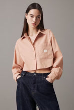 Load image into Gallery viewer, WOVEN LABEL CROPPED SHIRT