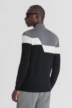 Load image into Gallery viewer, SLIM FIT SWEATER
