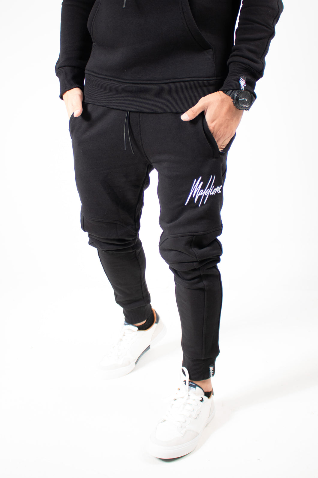 ESSENTIALS TRACKPANTS