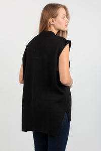 KNITTED VEST
