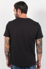 Load image into Gallery viewer, GRAPHIC SET IN NECK