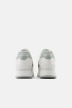 Load image into Gallery viewer, NEW BALANCE CLASSICS SNEAKERS