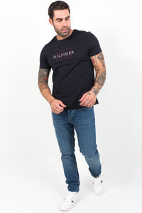 LINEAR FLAG TEE