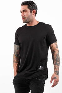 BADGE ROUND HEM TEE