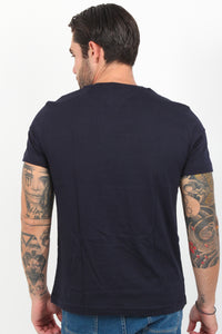 LINEAR FLAG TEE