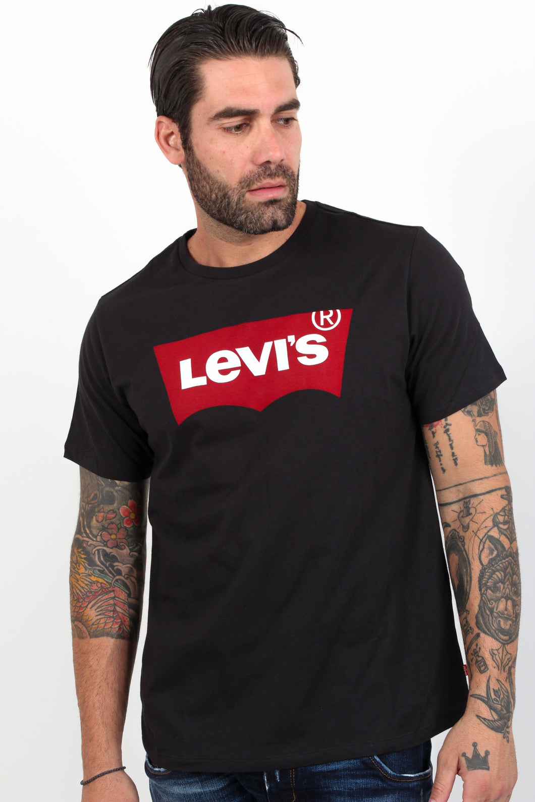 GRAPHIC SET IN NECK