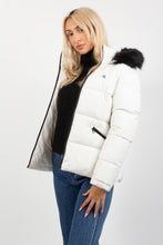 Load image into Gallery viewer, FAUX FUR HOODED FITTED SHORT JKT